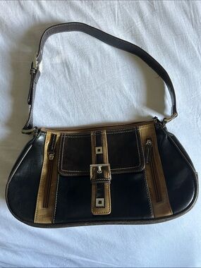 Classic Two-Tone Black and Tan Leather Shoulder Bag